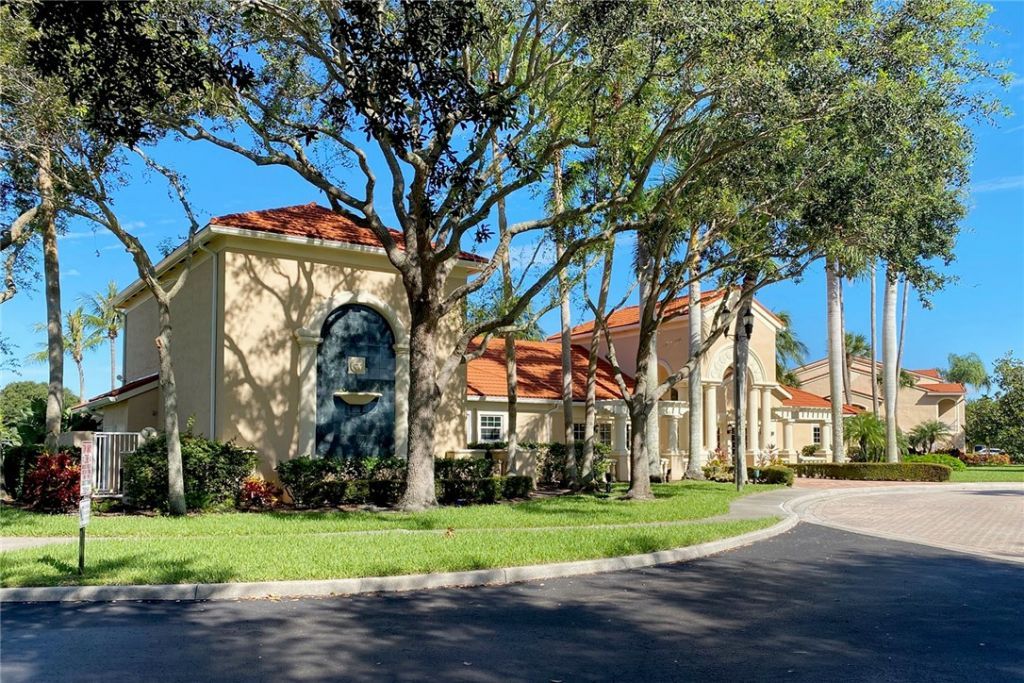 1650 N 42nd Circle, Unit 107, Vero Beach, FL 32967 Photo
