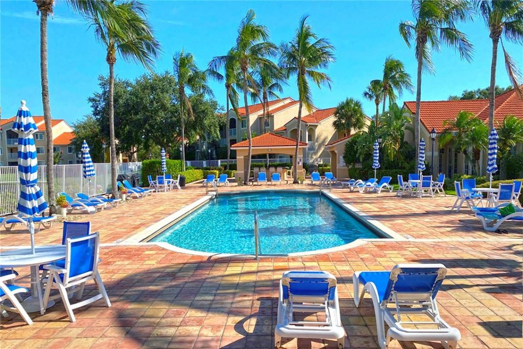 1650 N 42nd Circle, Unit 107, Vero Beach, FL 32967 Photo