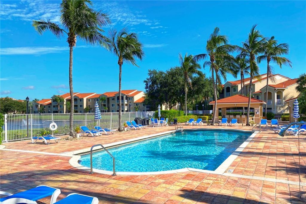 1650 N 42nd Circle, Unit 107, Vero Beach, FL 32967 Photo