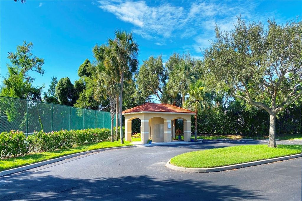 1650 N 42nd Circle, Unit 107, Vero Beach, FL 32967 Photo
