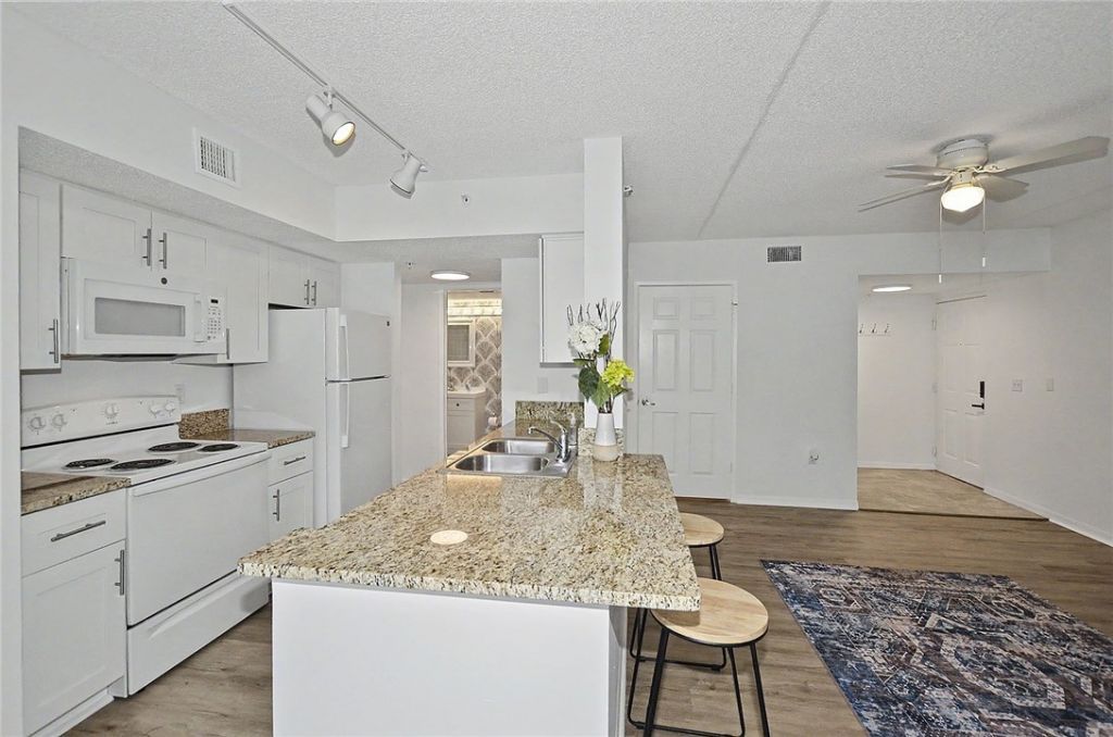1650 N 42nd Circle, Unit 107, Vero Beach, FL 32967 Photo