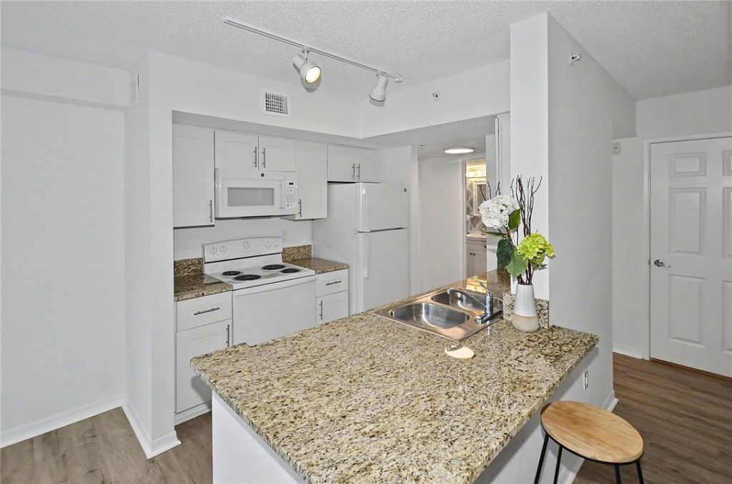 1650 N 42nd Circle, Unit 107, Vero Beach, FL 32967 Photo
