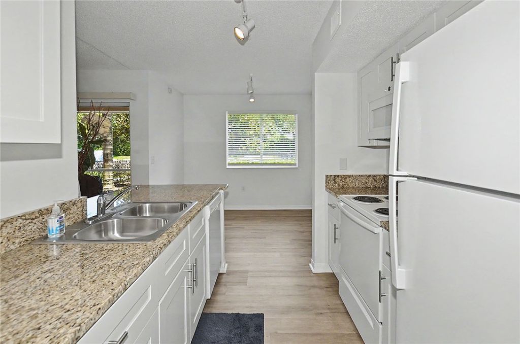 1650 N 42nd Circle, Unit 107, Vero Beach, FL 32967 Photo
