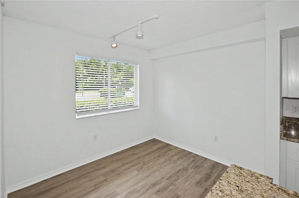 1650 N 42nd Circle, Unit 107, Vero Beach, FL 32967 Photo