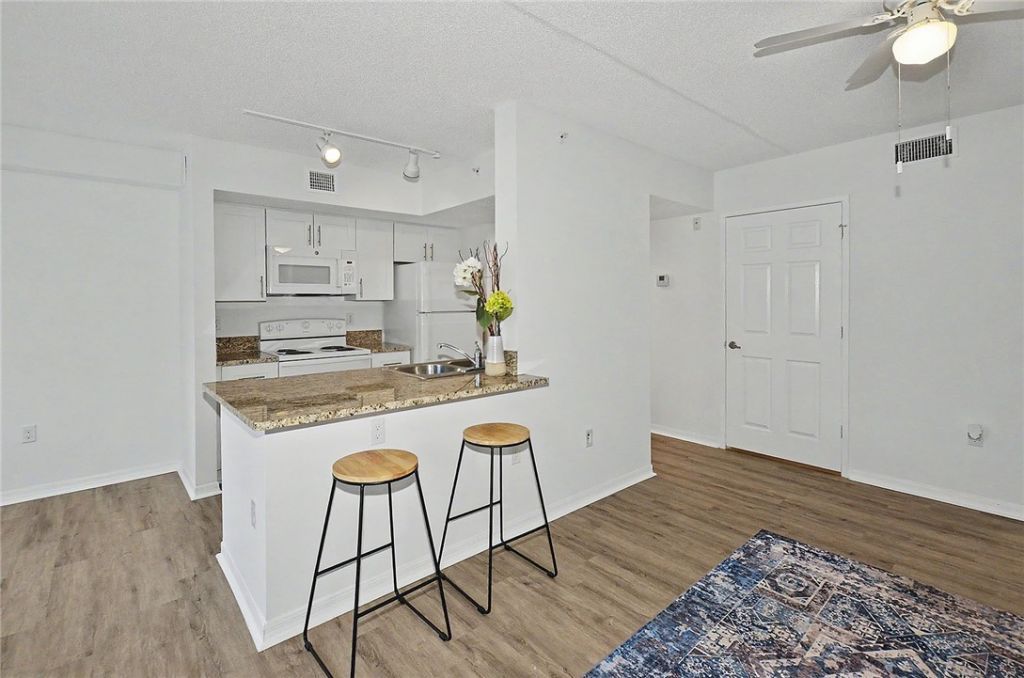 1650 N 42nd Circle, Unit 107, Vero Beach, FL 32967 Photo