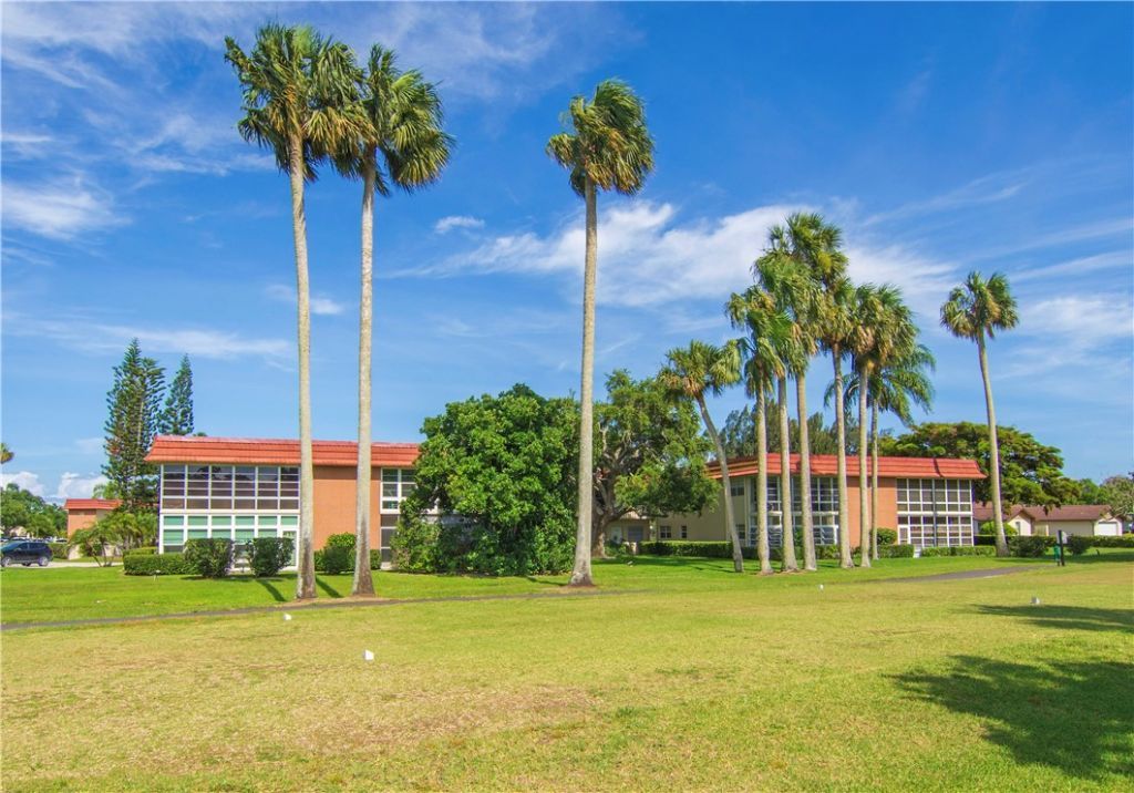 16 Vista Palm Lane, Unit 106, Vero Beach, FL 32962 Photo