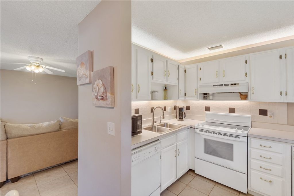 16 Vista Palm Lane, Unit 106, Vero Beach, FL 32962 Photo