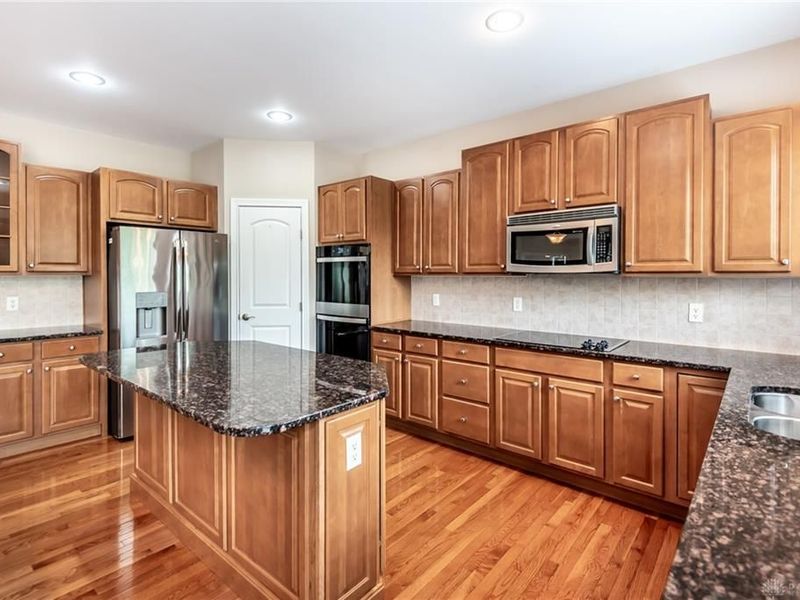 1481 Shaker Run Boulevard, Turtlecreek Township, OH 45036 Photo 10