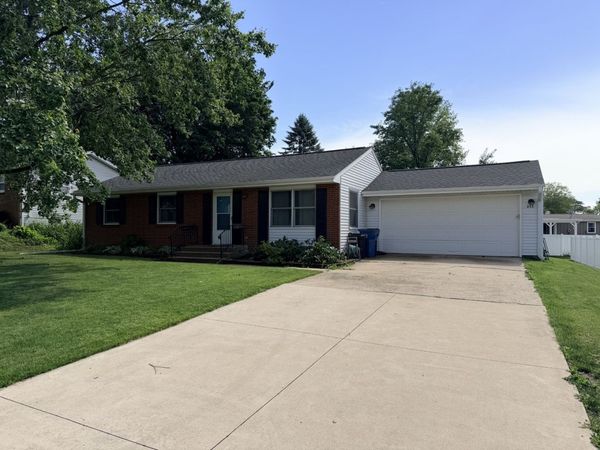 833 King Arthur Lane , Ottawa, IL 61350