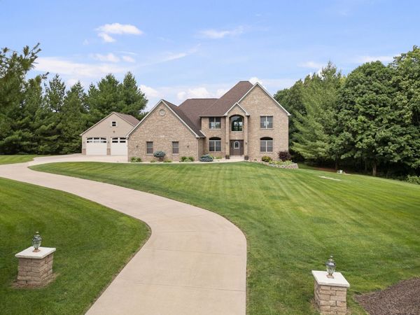 2608 W 3rd Street , Coal Valley, IL 61240