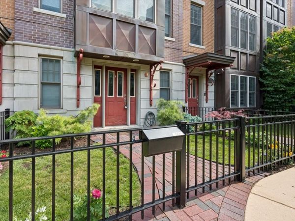 3006 W Newport Avenue , Chicago, IL 60618