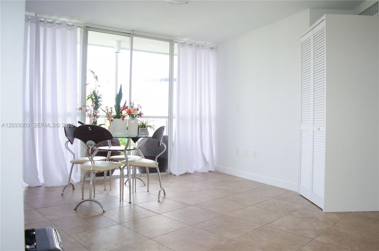 6995 NW 186th St, Unit E509, Hialeah, FL 33015 Photo