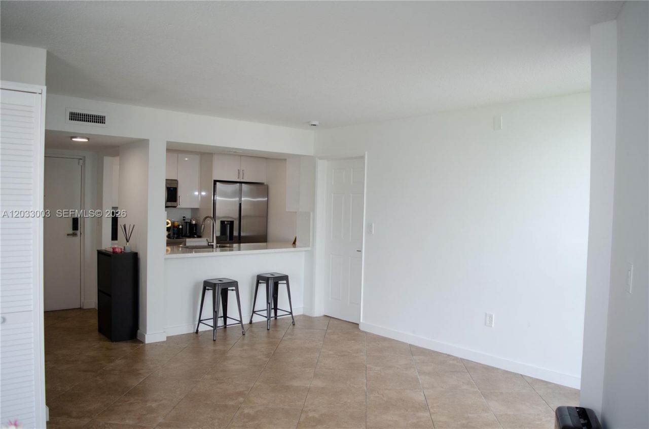 6995 NW 186th St, Unit E509, Hialeah, FL 33015 Photo
