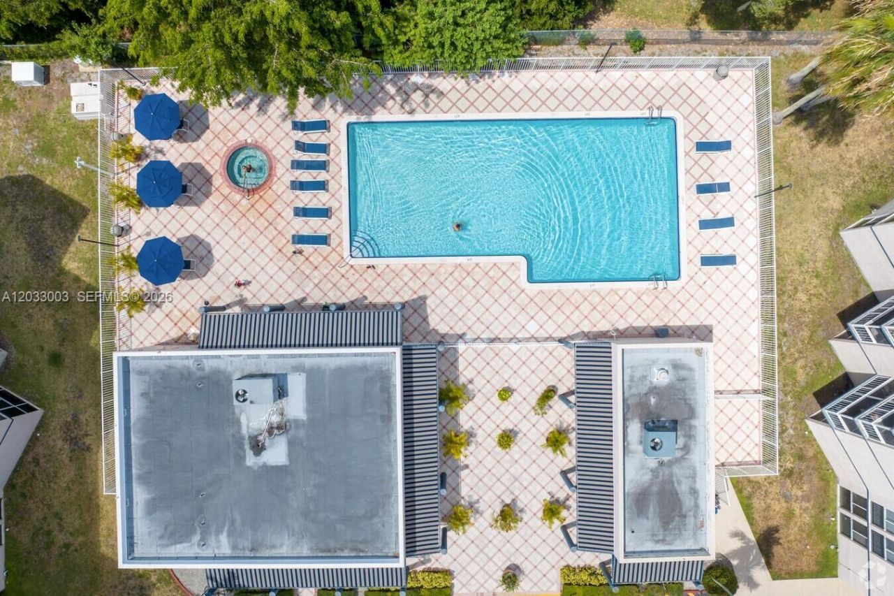 6995 NW 186th St, Unit E509, Hialeah, FL 33015 Photo