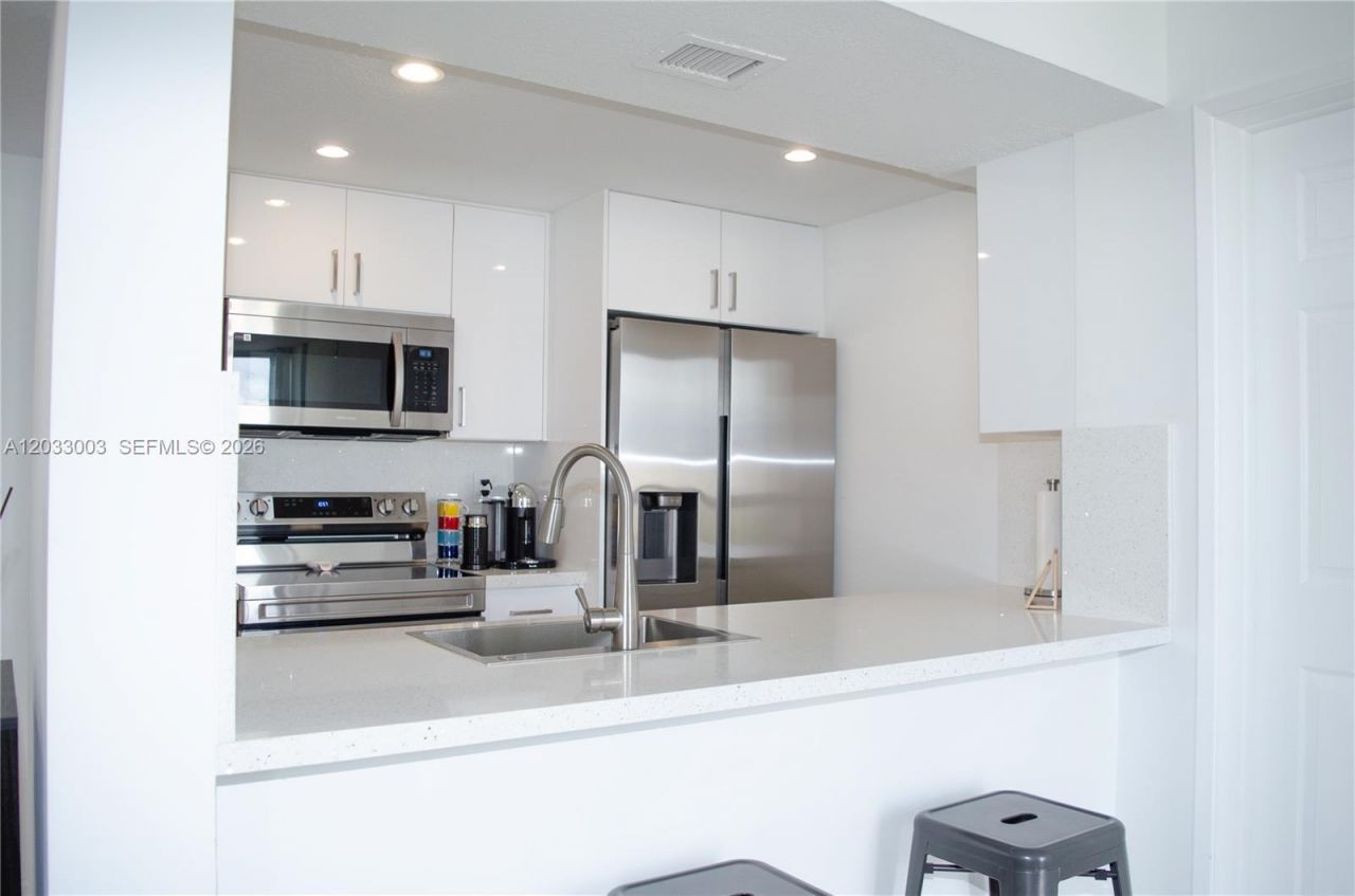 6995 NW 186th St, Unit E509, Hialeah, FL 33015 Photo