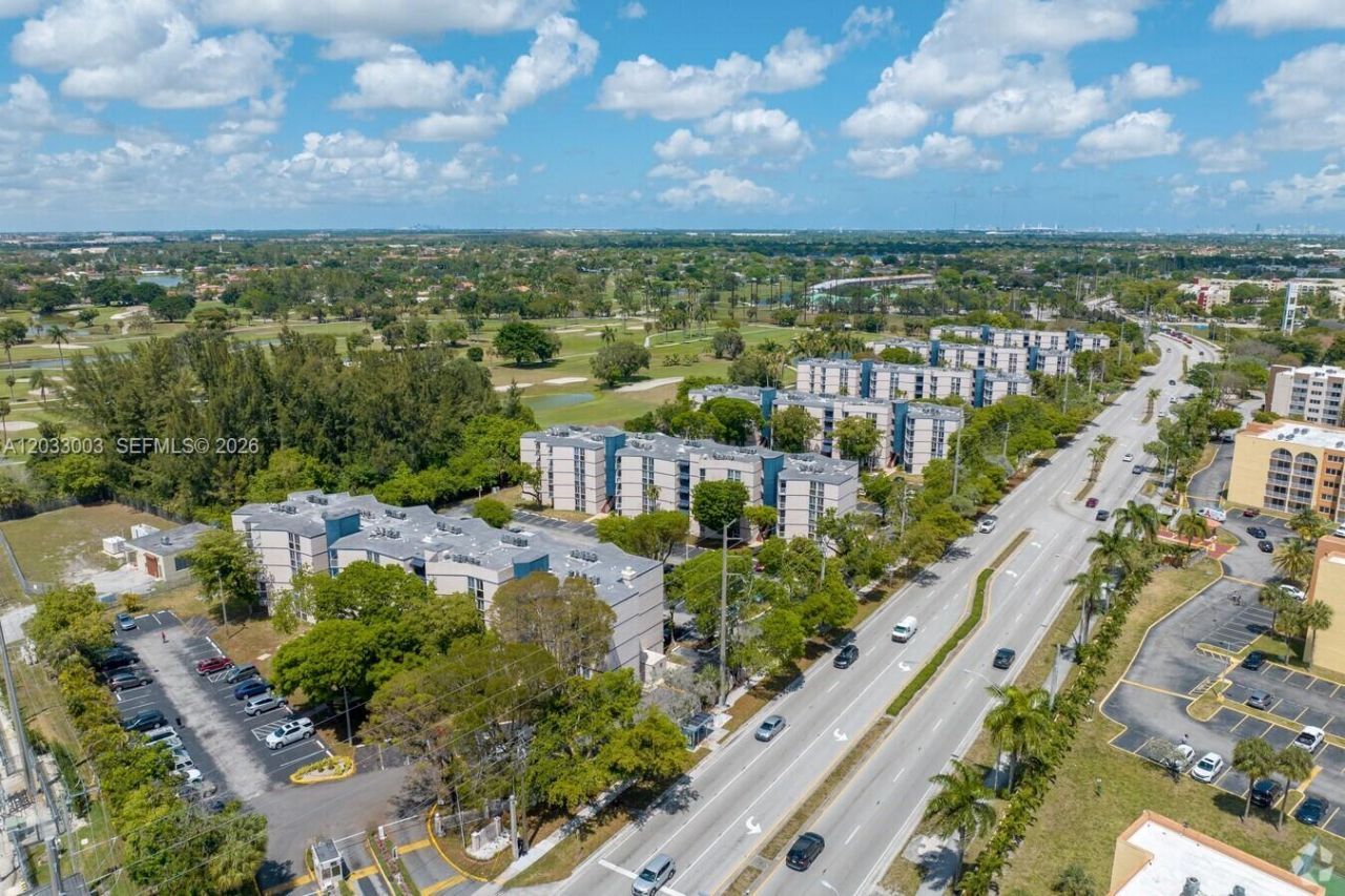 6995 NW 186th St, Unit E509, Hialeah, FL 33015 Photo