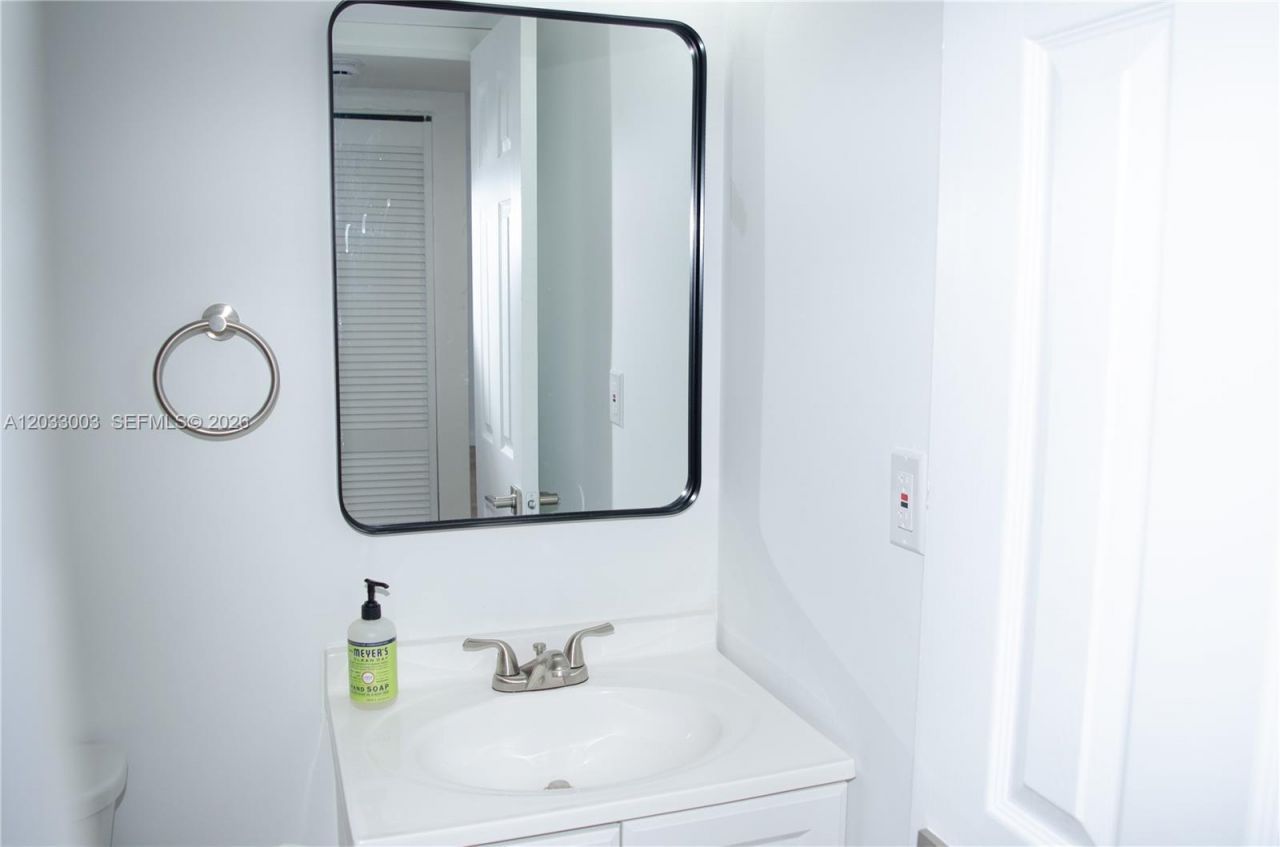 6995 NW 186th St, Unit E509, Hialeah, FL 33015 Photo