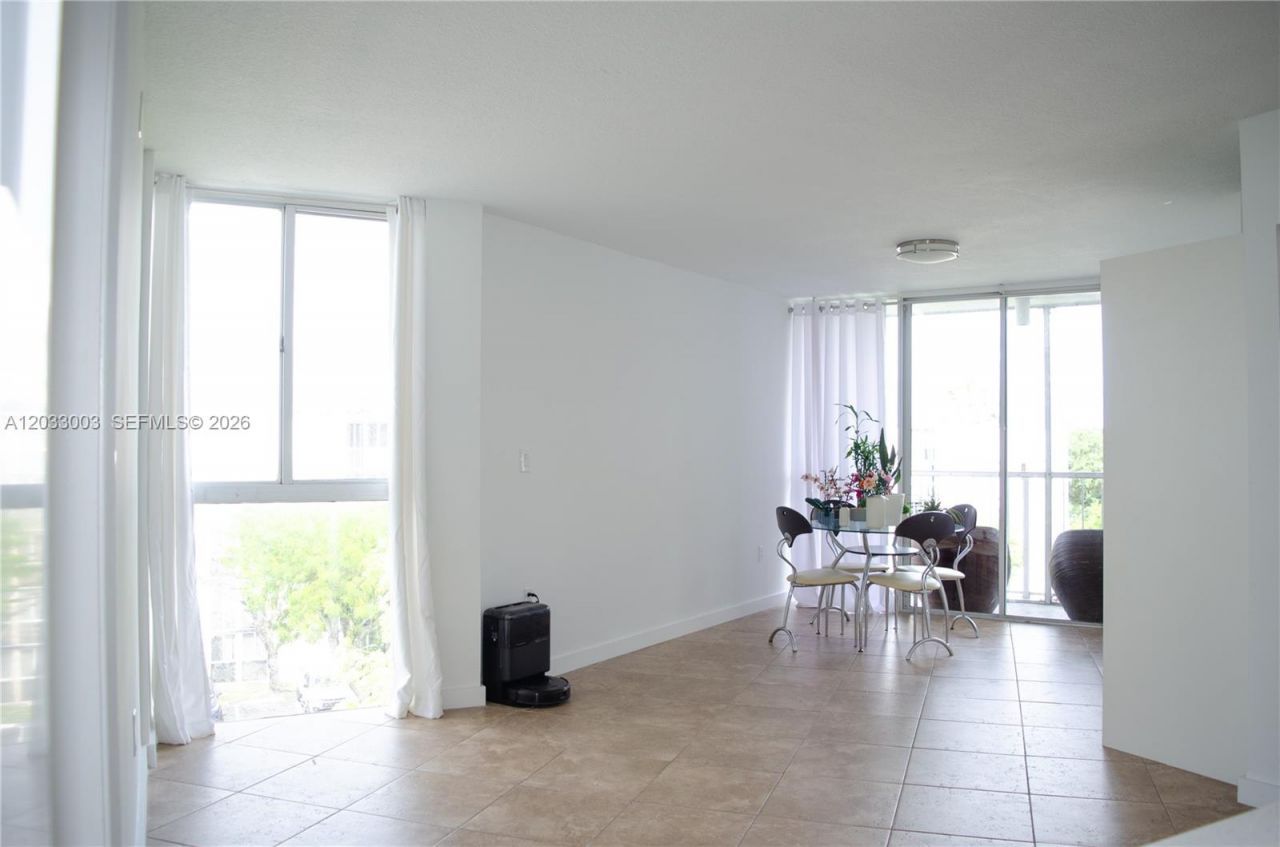 6995 NW 186th St, Unit E509, Hialeah, FL 33015 Photo