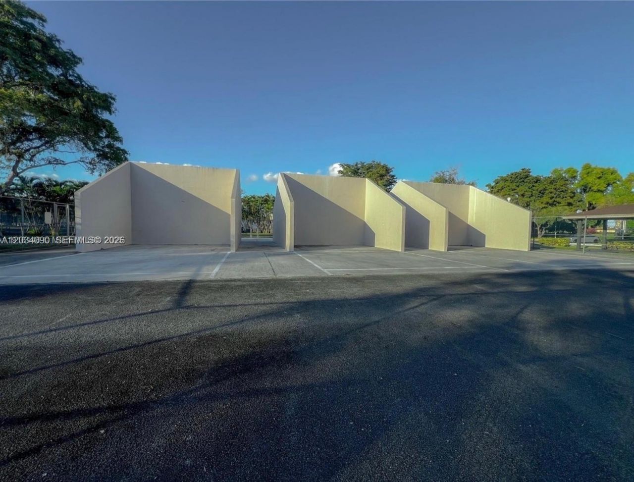 8520 SW 133rd Ave Rd , Unit 424, Miami, FL 33183 Photo