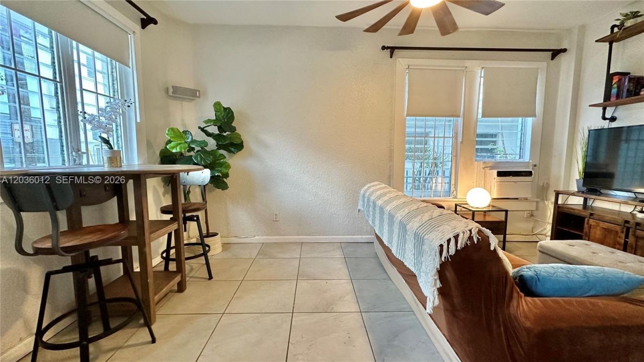 842 Meridian Ave , Unit 1E, Miami Beach, FL 33139 Photo