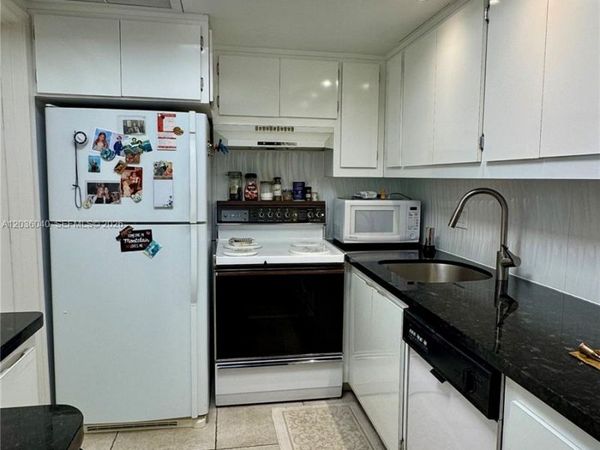 2940 NE 203rd St , Unit C-213, Aventura, FL 33180