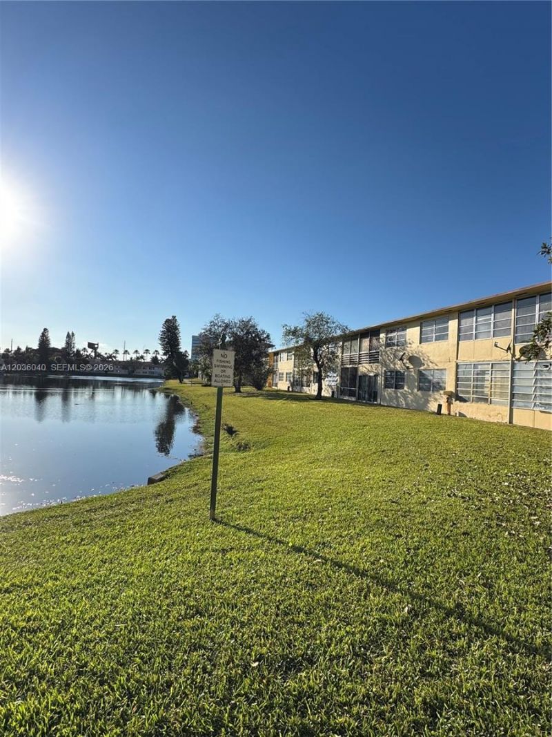 2940 NE 203rd St , Unit C-213, Aventura, FL 33180 Photo