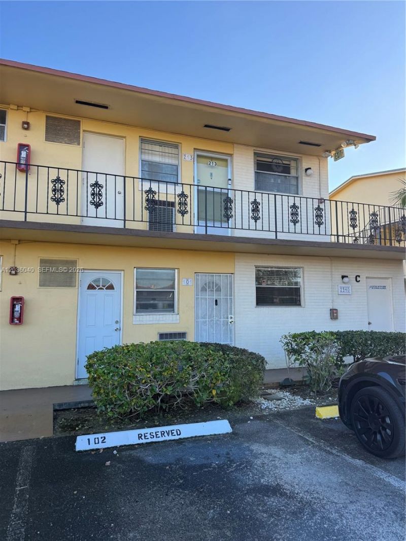 2940 NE 203rd St , Unit C-213, Aventura, FL 33180 Photo