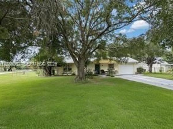 4001 Bishop Circle , La Belle, FL 33935