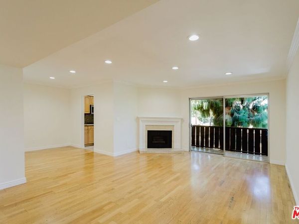 14980 Victory Boulevard , Unit 201, Van Nuys, CA 91411