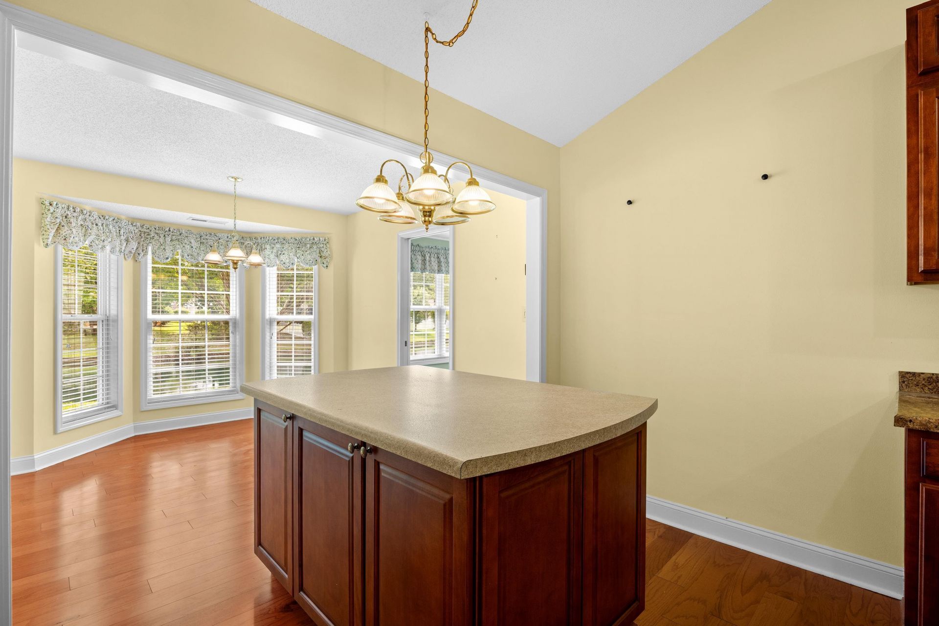 488 Westham Dr. Photo 18