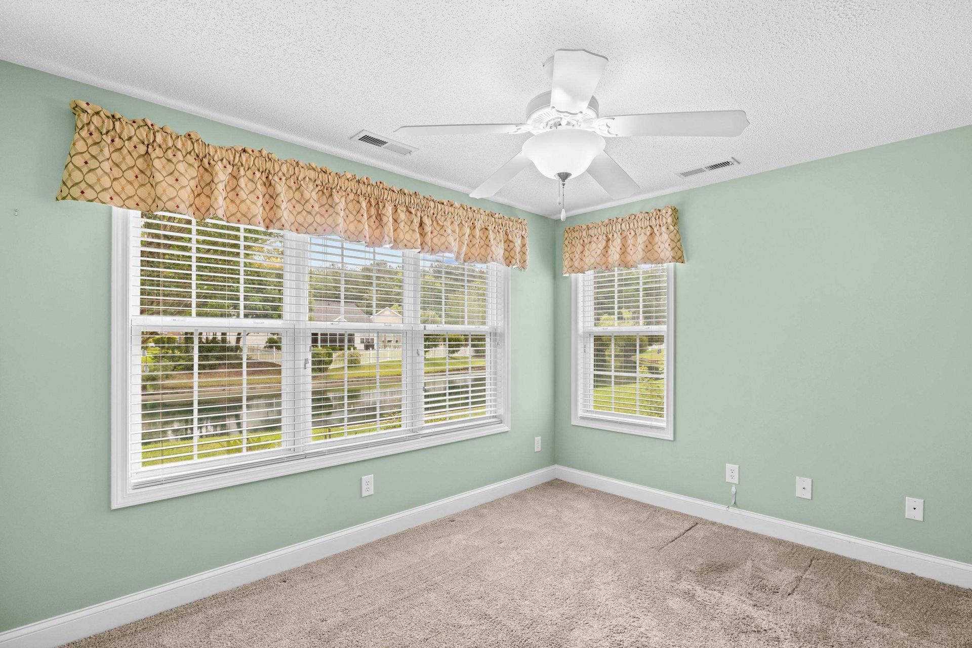 488 Westham Dr. Photo 23