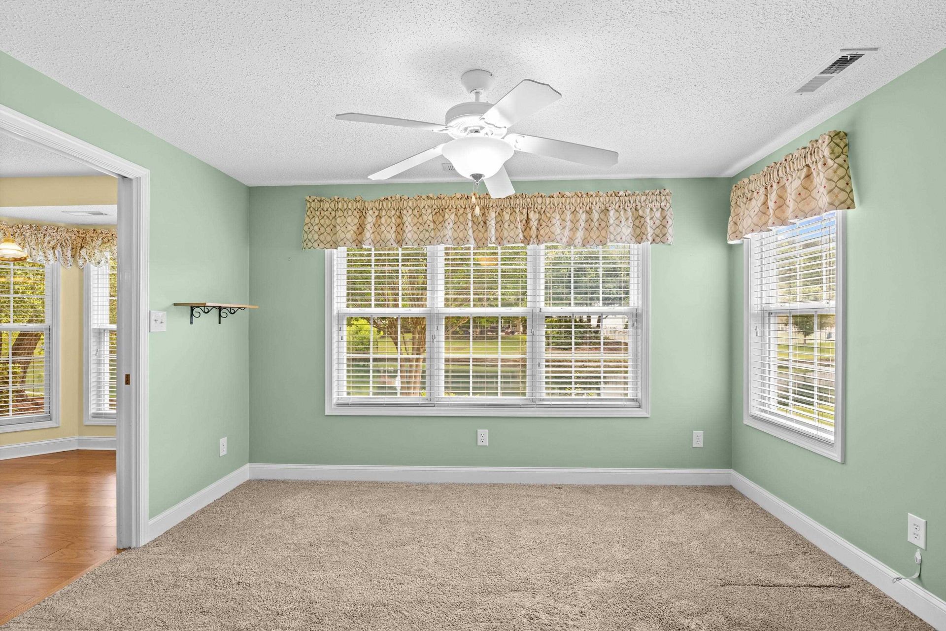 488 Westham Dr. Photo 24