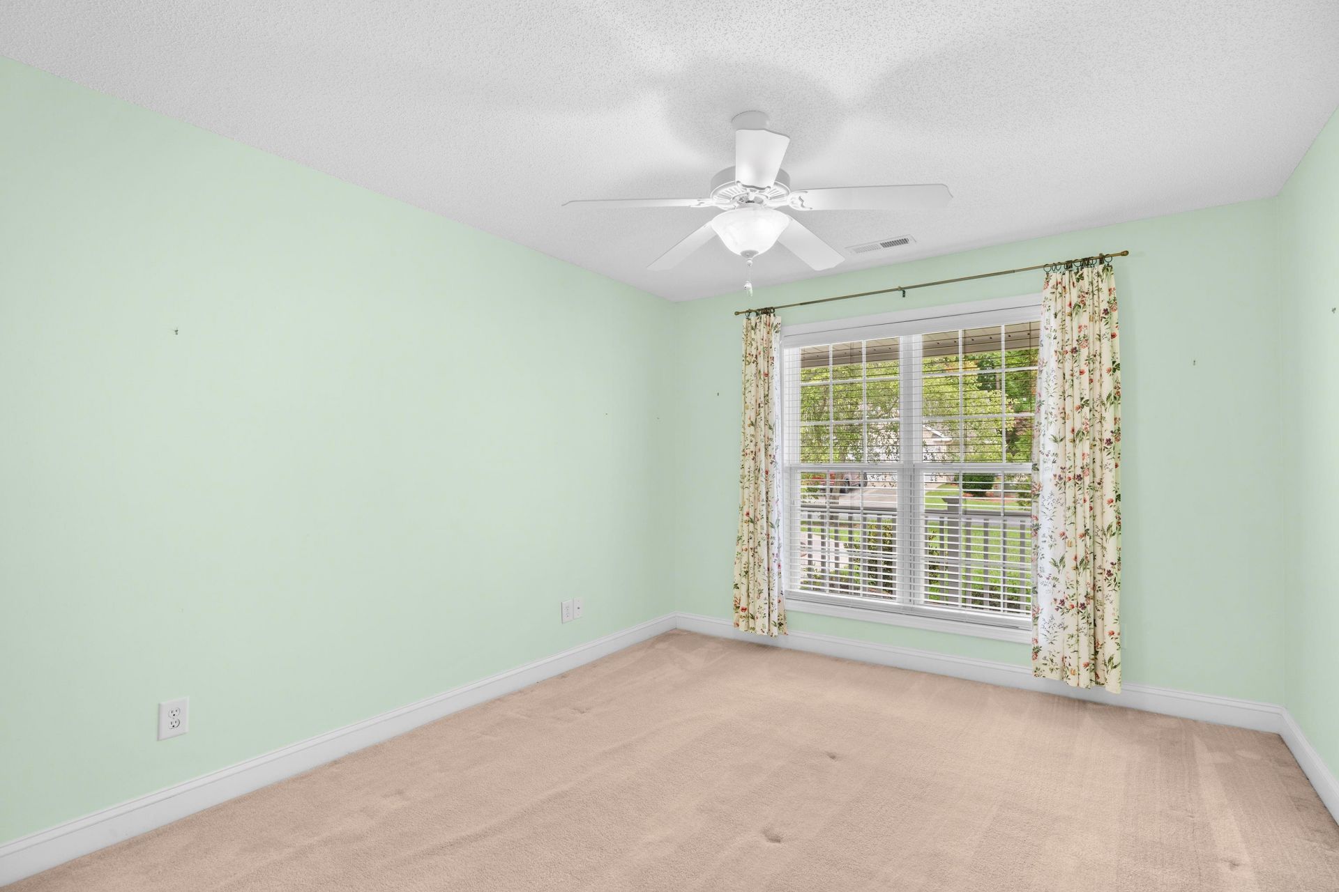 488 Westham Dr. Photo 27