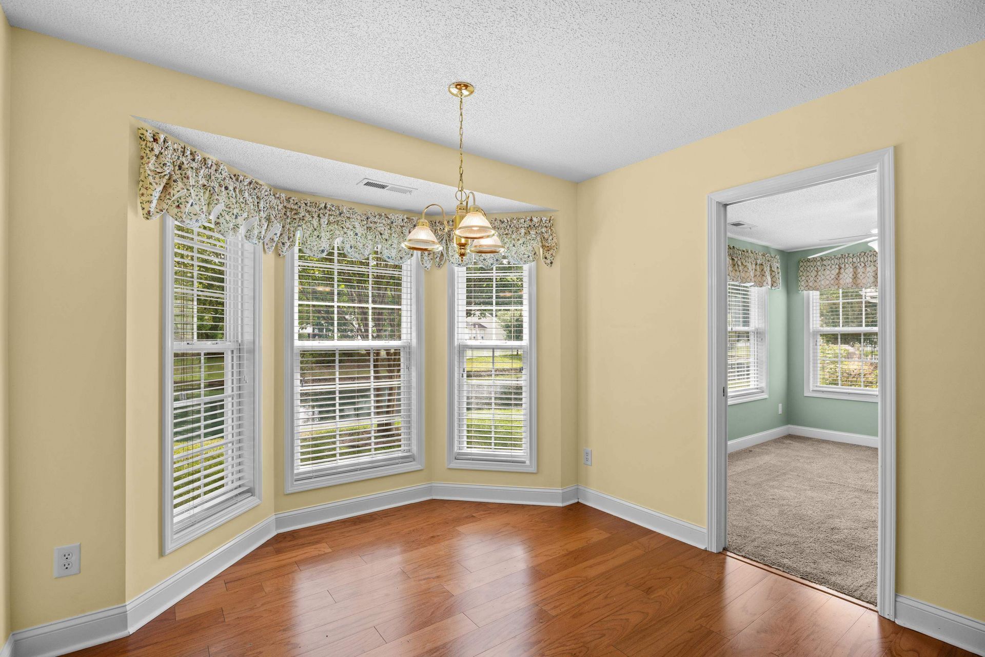 488 Westham Dr. Photo 28