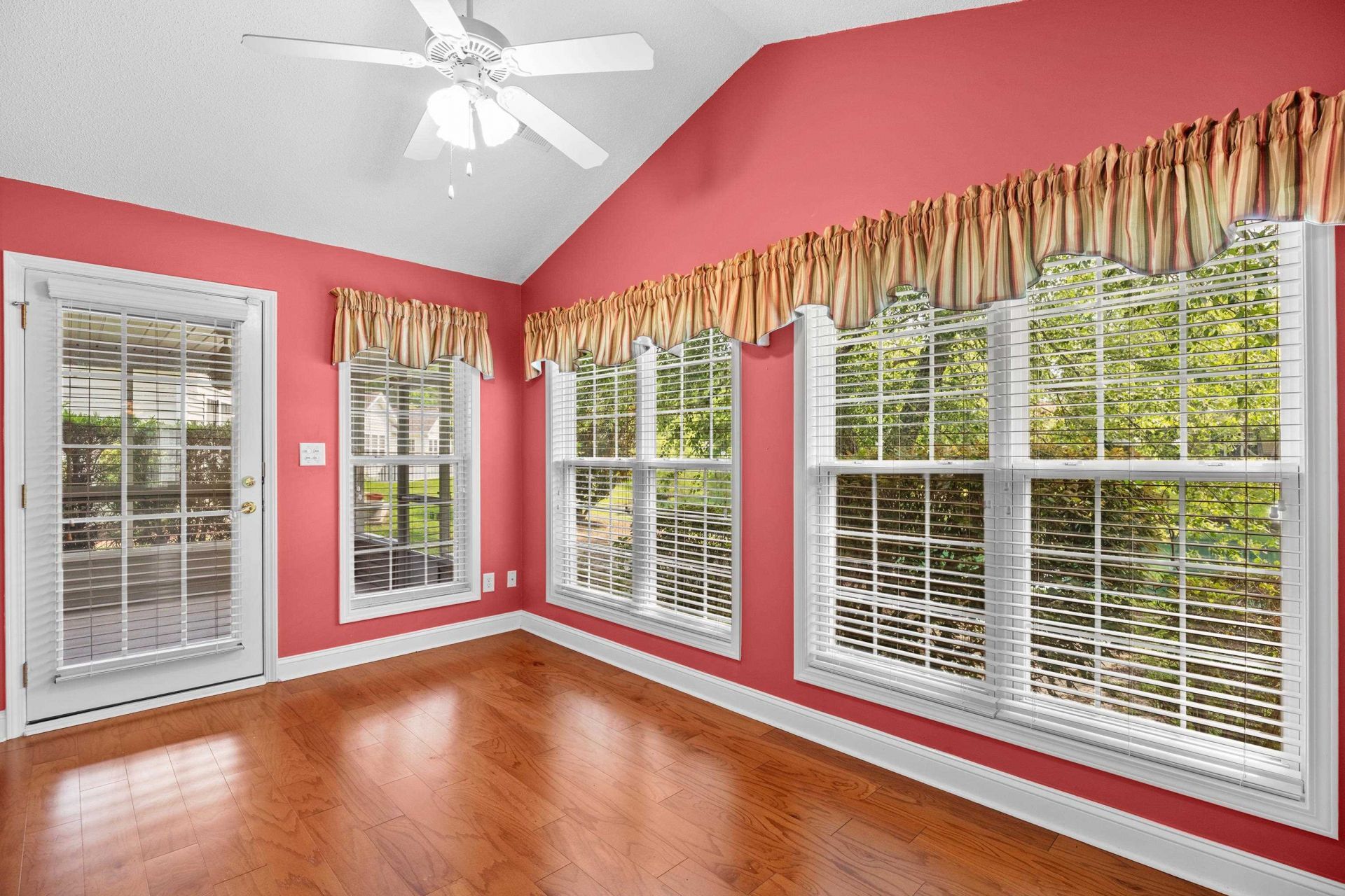 488 Westham Dr. Photo 31