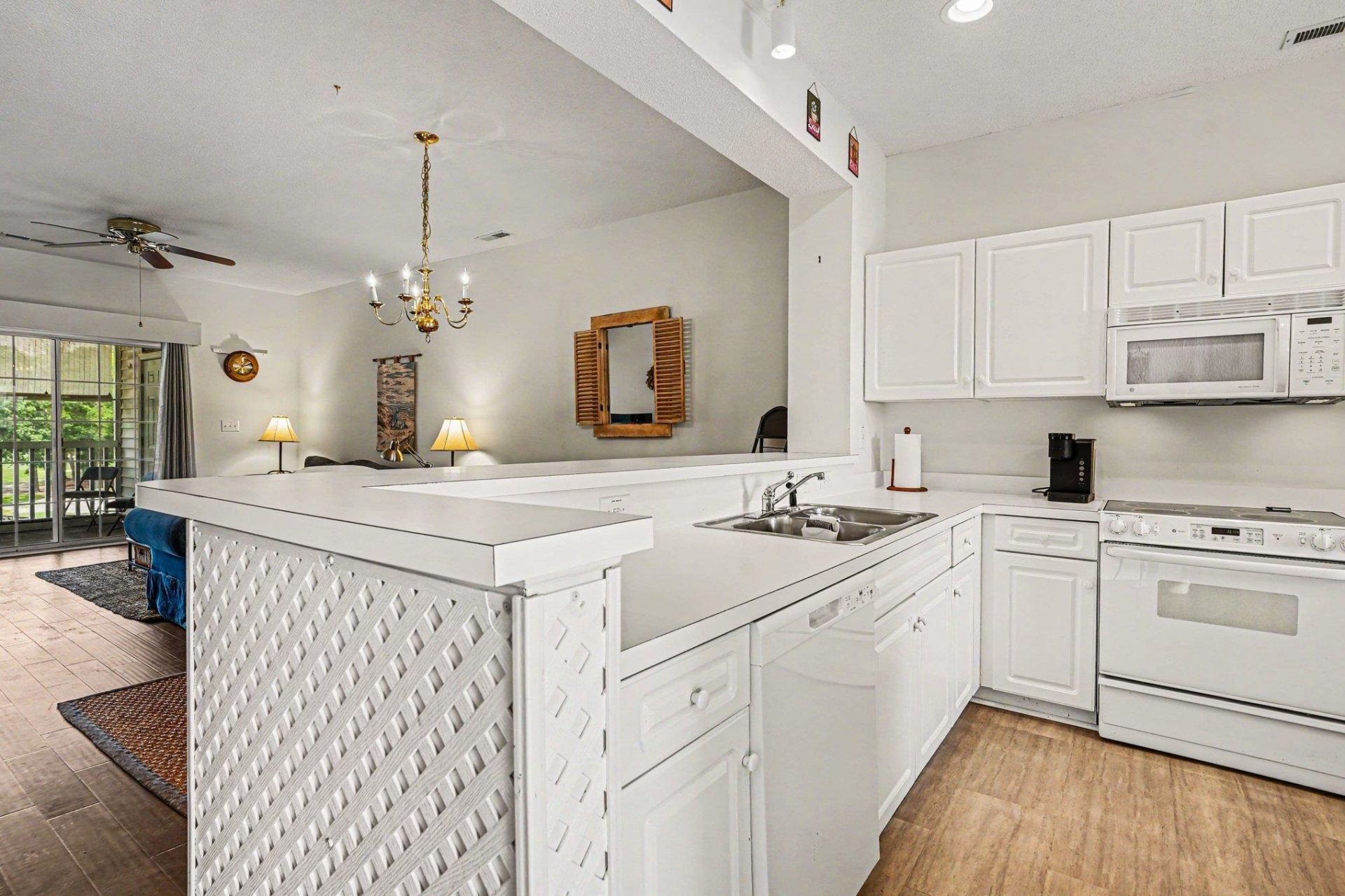 4449 Turtle Ln. Photo 9