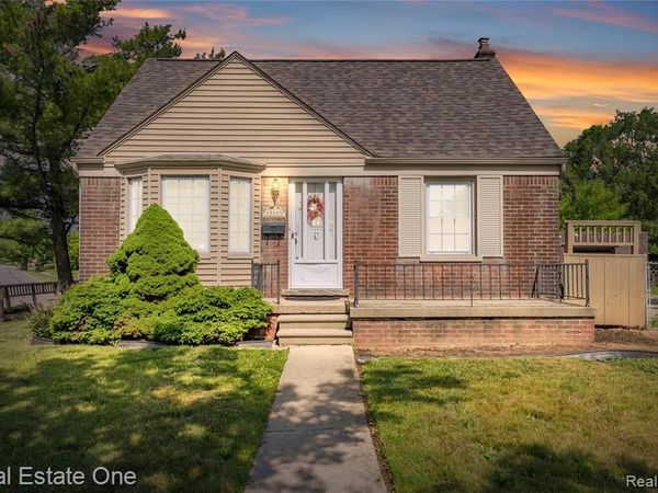 19505 KELLY Road, Harper Woods, MI 48225