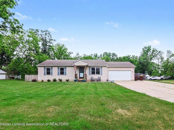 6820 Delta River Drive, Lansing, MI 48906