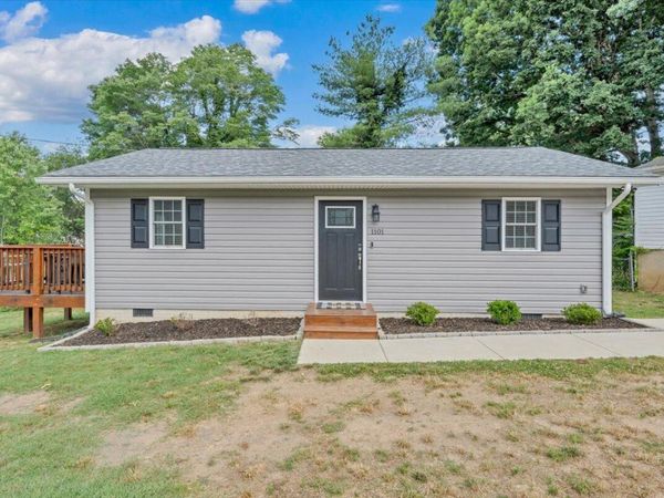 1101 Gearhart RD SE, Roanoke, VA 24014