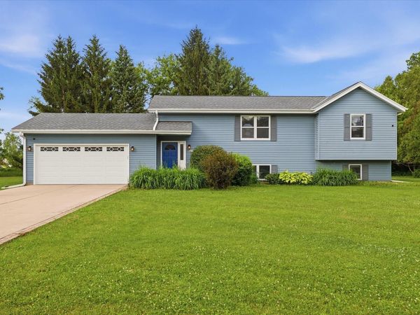 W226N8085 Rolling Hills Dr, Lisbon, WI 53089