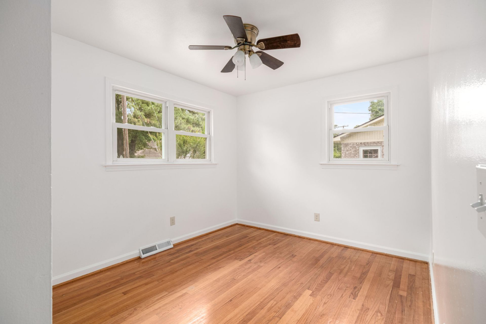 2201 Pinehurst Avenue Photo 13