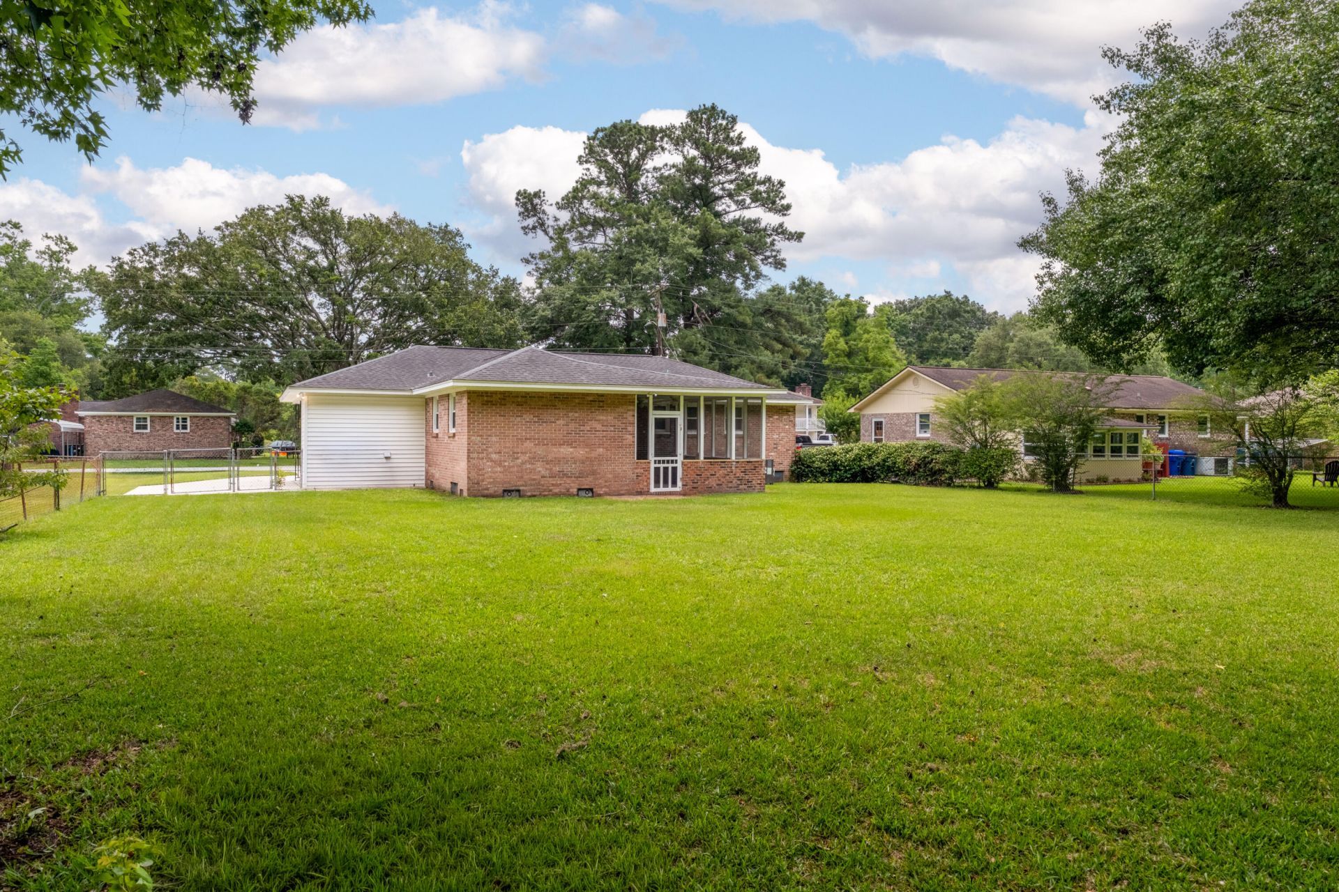 2201 Pinehurst Avenue Photo 19