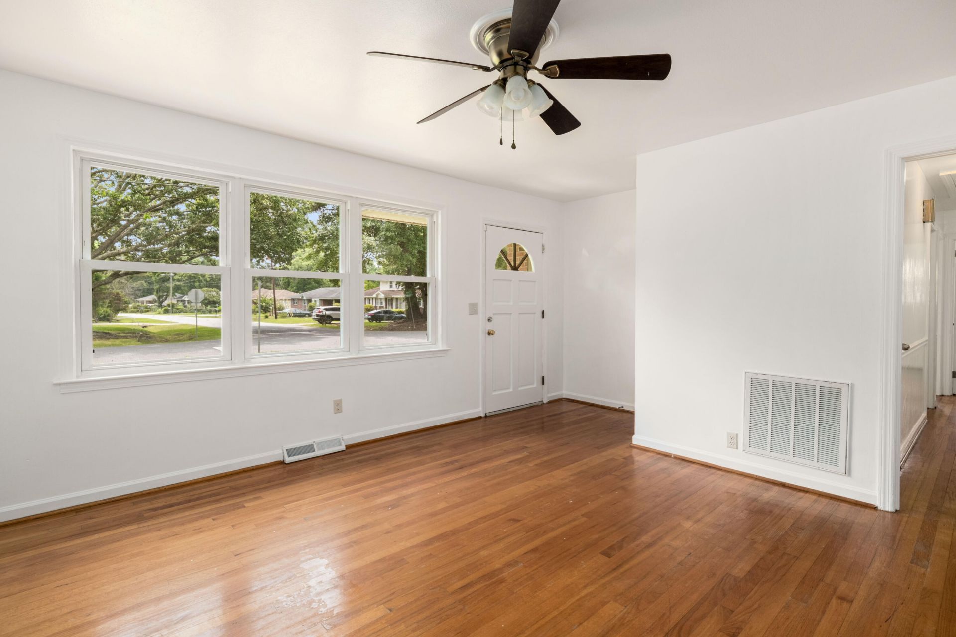 2201 Pinehurst Avenue Photo 4