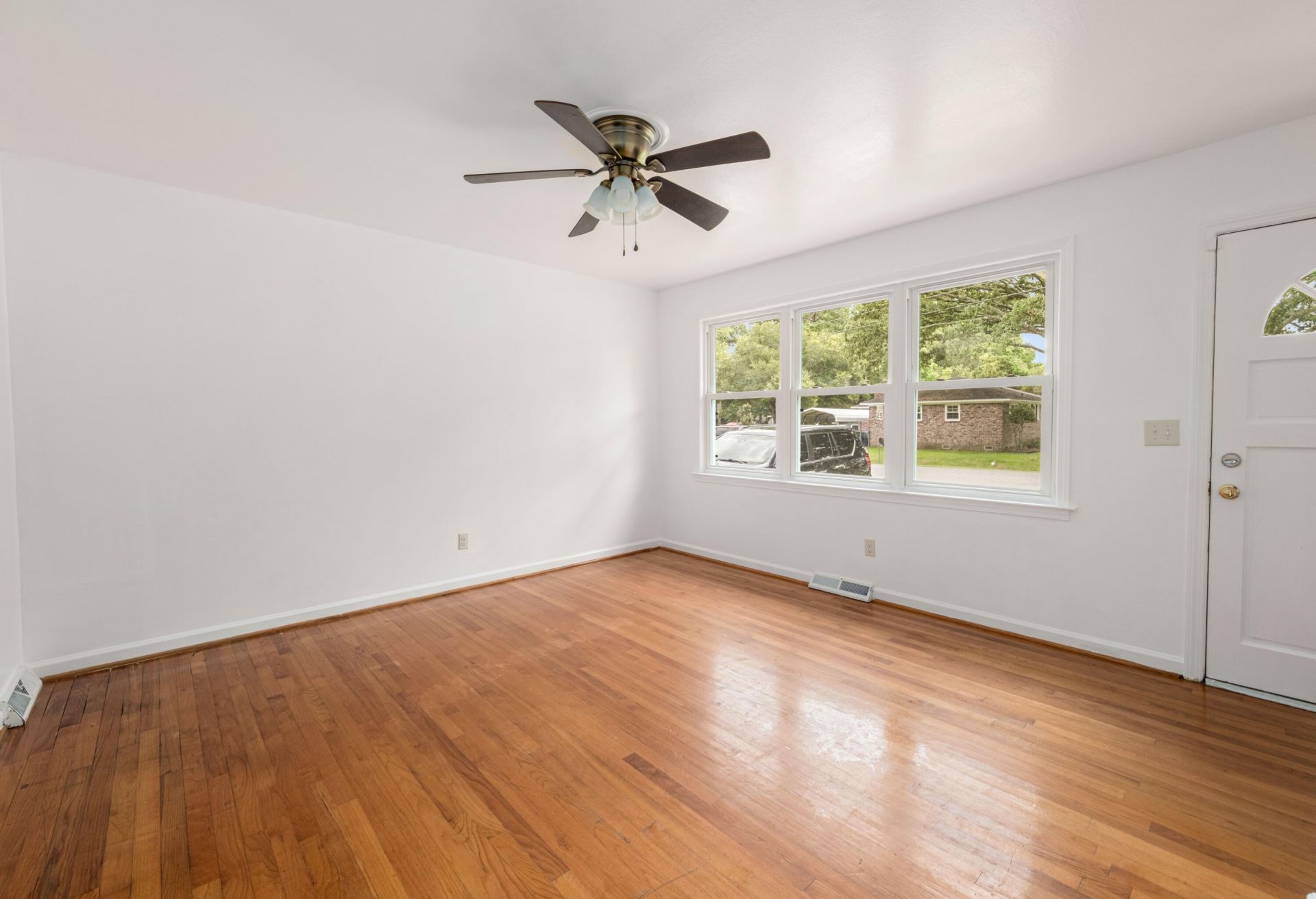 2201 Pinehurst Avenue Photo 5