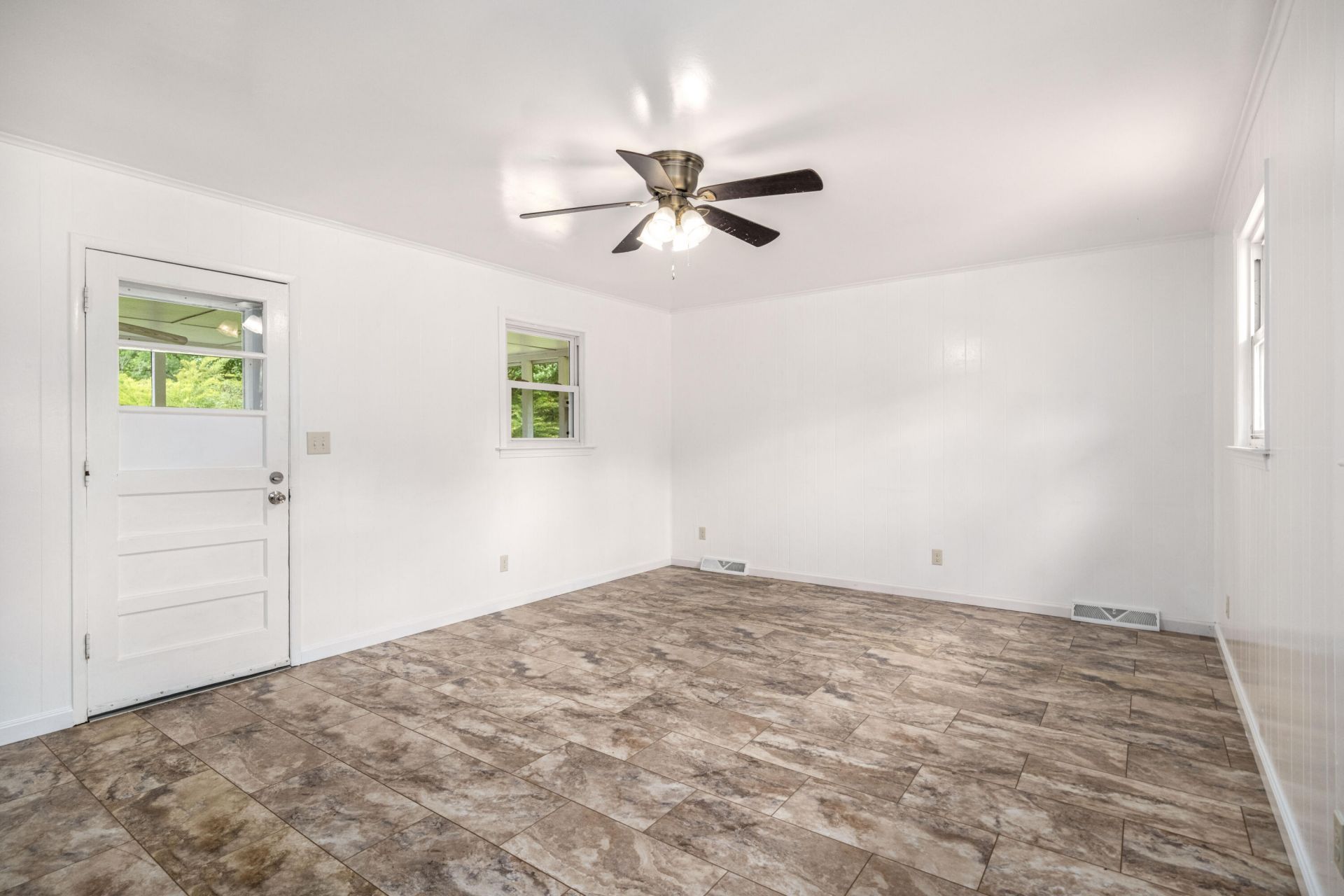 2201 Pinehurst Avenue Photo 6