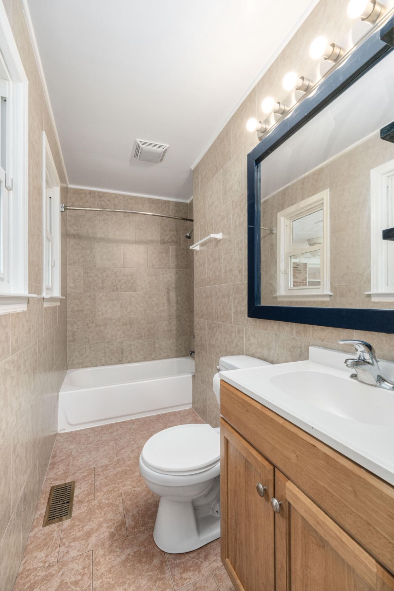 2201 Pinehurst Avenue Photo 9