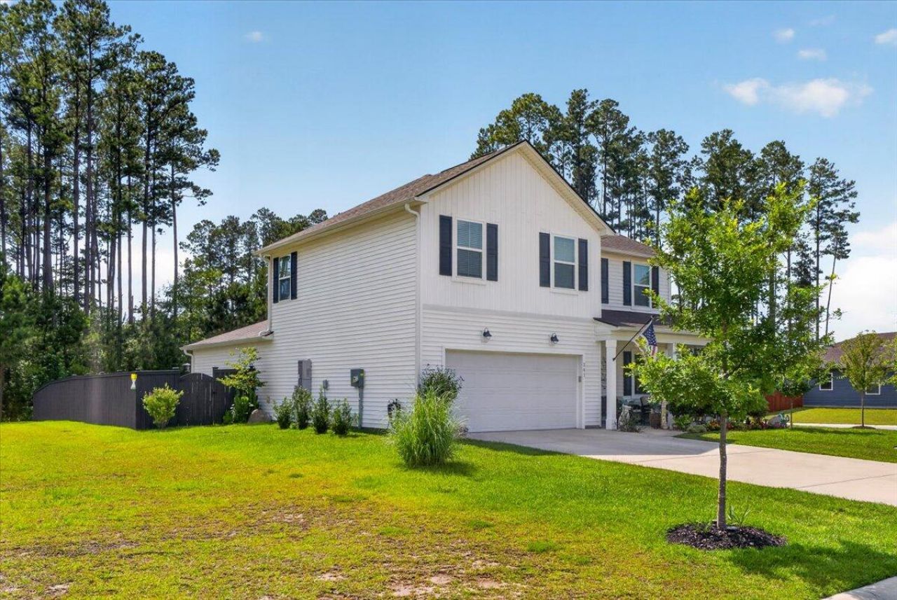 241 Shadybrook Drive Photo 4