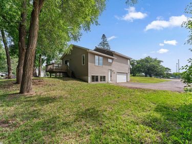 1380 Silver Lake Road NW, New Brighton, MN 55112