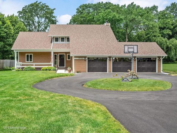 1906 Stoddard Avenue, Wheaton, IL 60187