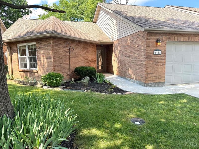 1411 Garden Place, Sharonville, OH 45246 Photo 2